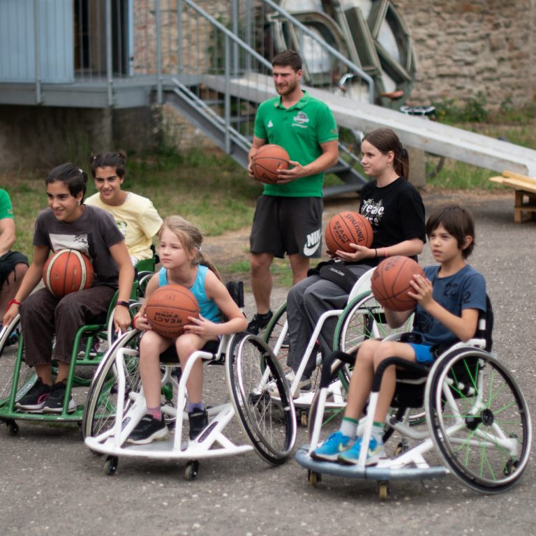Баскетбол на колёсах для детей из Украины